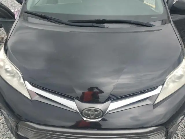 2020 TOYOTA SIENNA XLE  