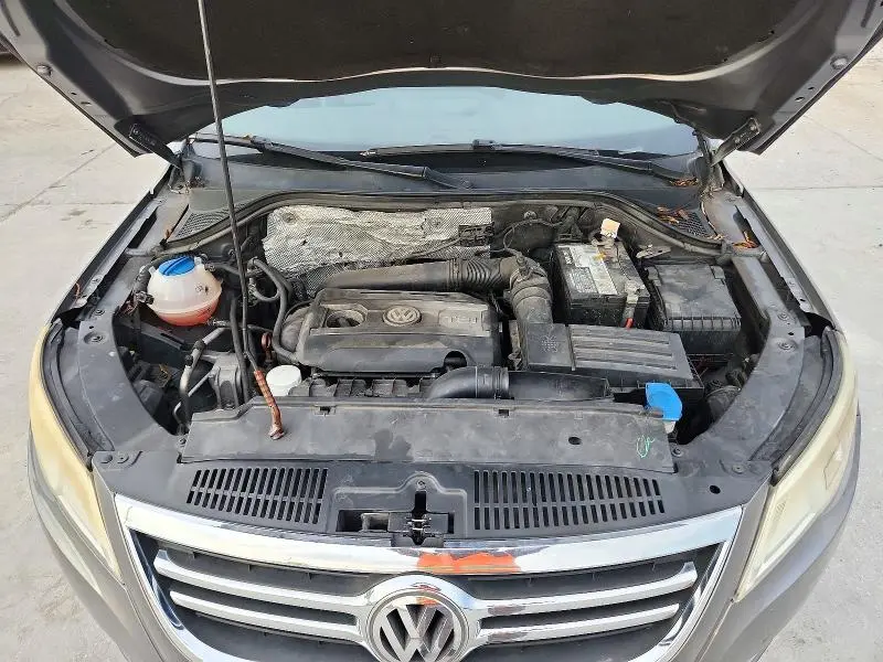 2011 VOLKSWAGEN TIGUAN S  
