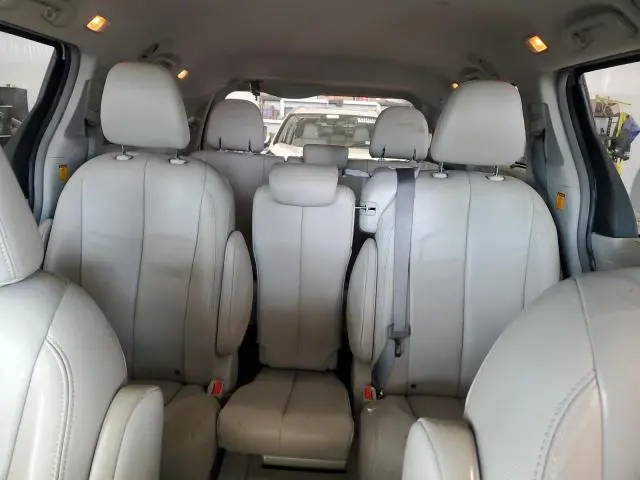 2012 TOYOTA SIENNA XLE  