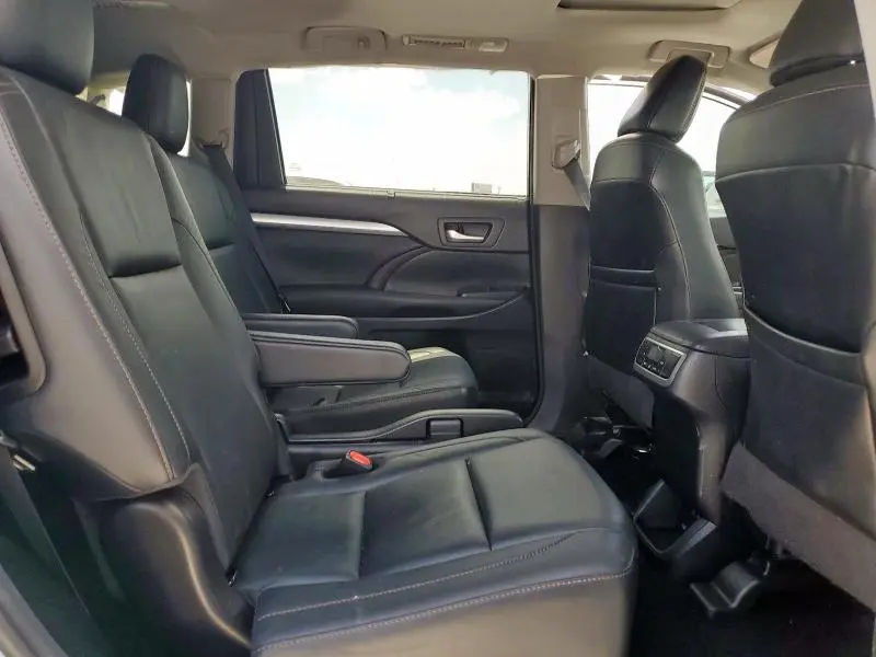 2018 TOYOTA HIGHLANDER SE  