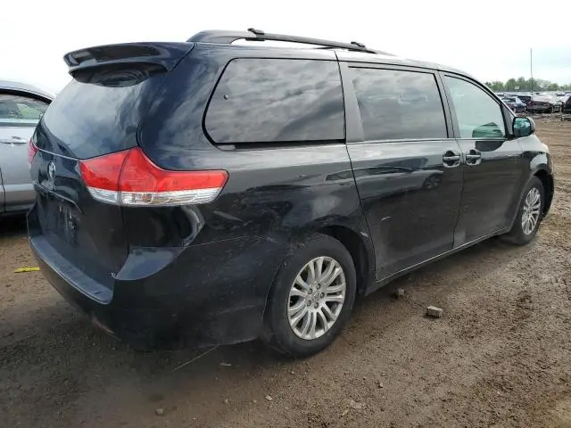 2011 TOYOTA SIENNA XLE  