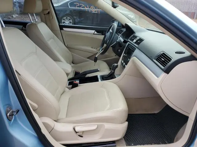 2012 VOLKSWAGEN PASSAT SE  