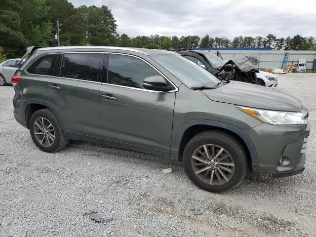 2019 TOYOTA HIGHLANDER SE  