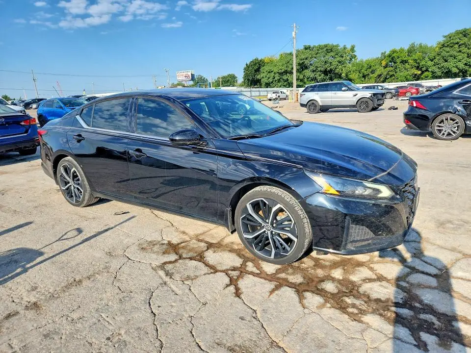 2024 NISSAN ALTIMA SR  