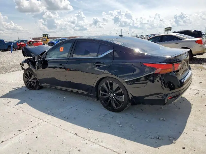 2022 NISSAN ALTIMA SR  