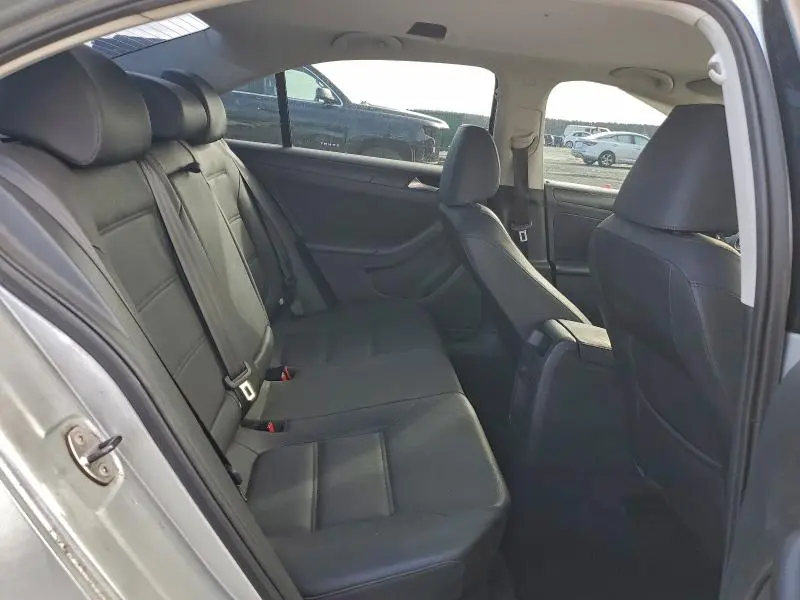 2012 VOLKSWAGEN JETTA SE  