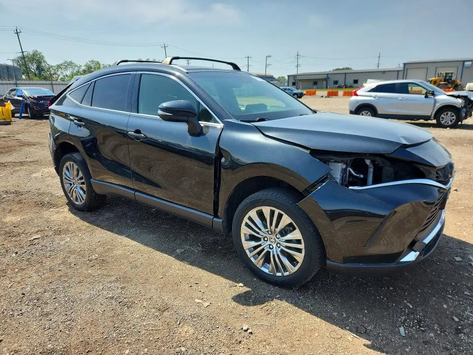 2022 TOYOTA VENZA XLE  