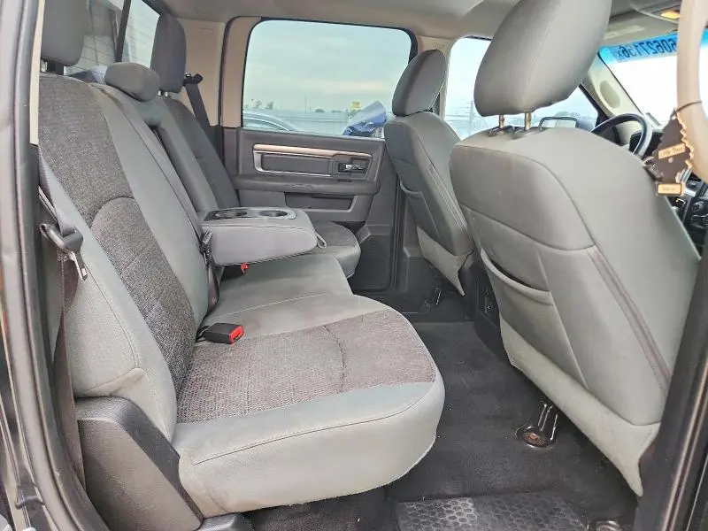 2016 RAM 1500 SLT  
