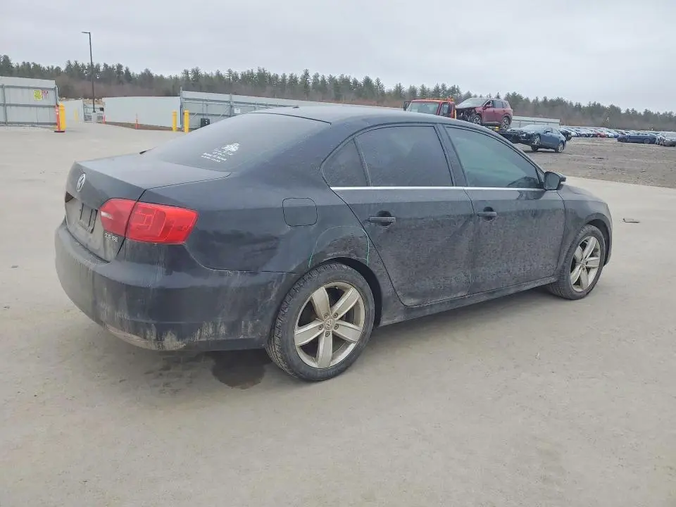2013 VOLKSWAGEN JETTA SE  