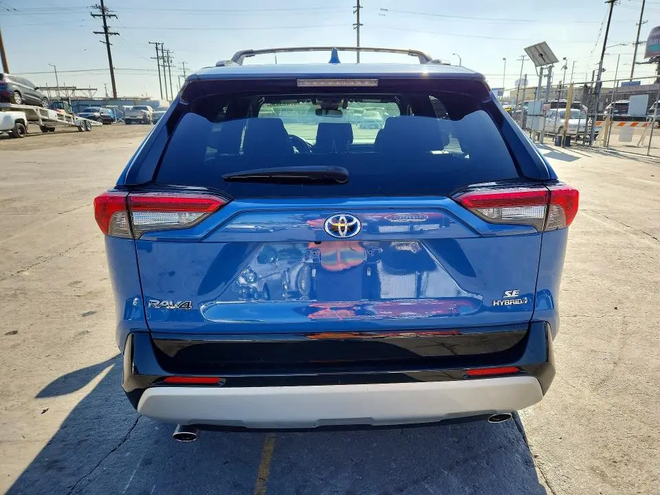 2022 TOYOTA RAV4 SE  