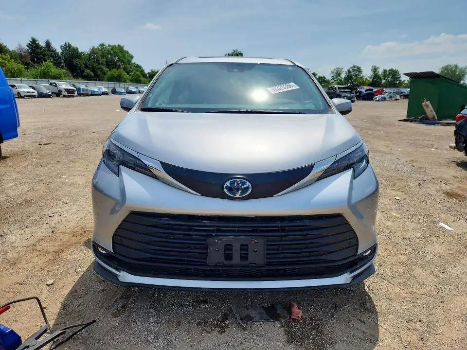 2025 TOYOTA SIENNA XLE 7-PASSENGER  