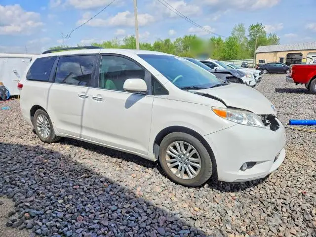 2014 TOYOTA SIENNA XLE 8-PASSENGER  