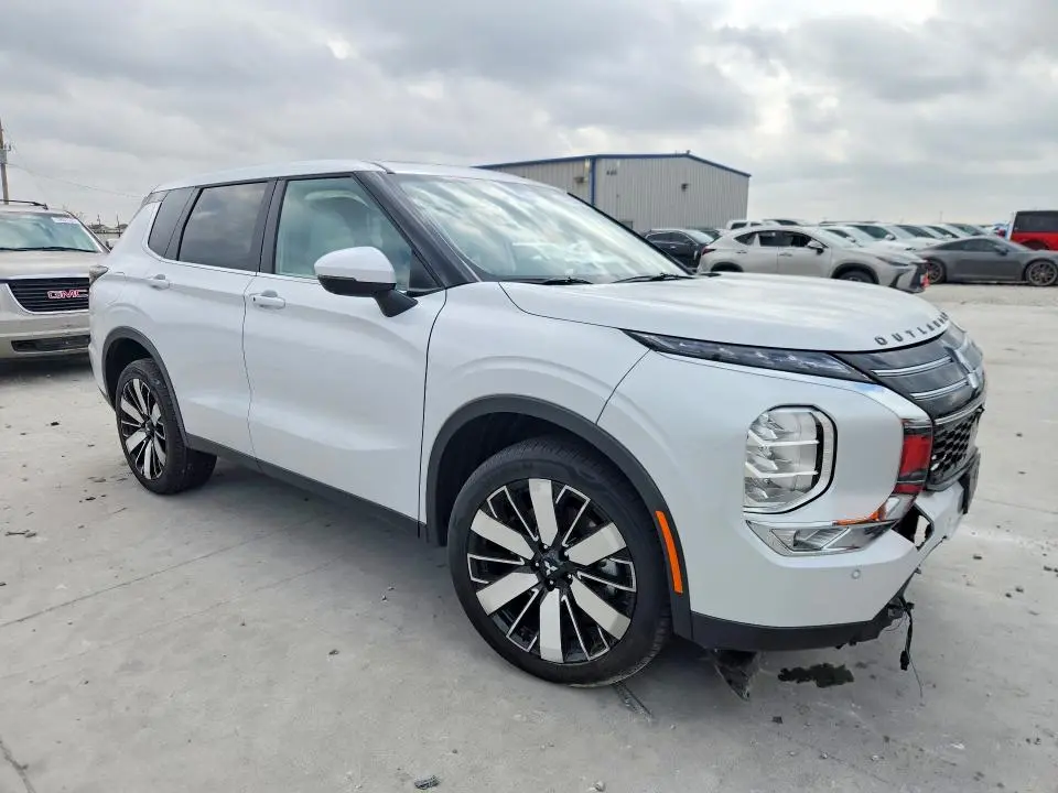 2025 MITSUBISHI OUTLANDER SE  