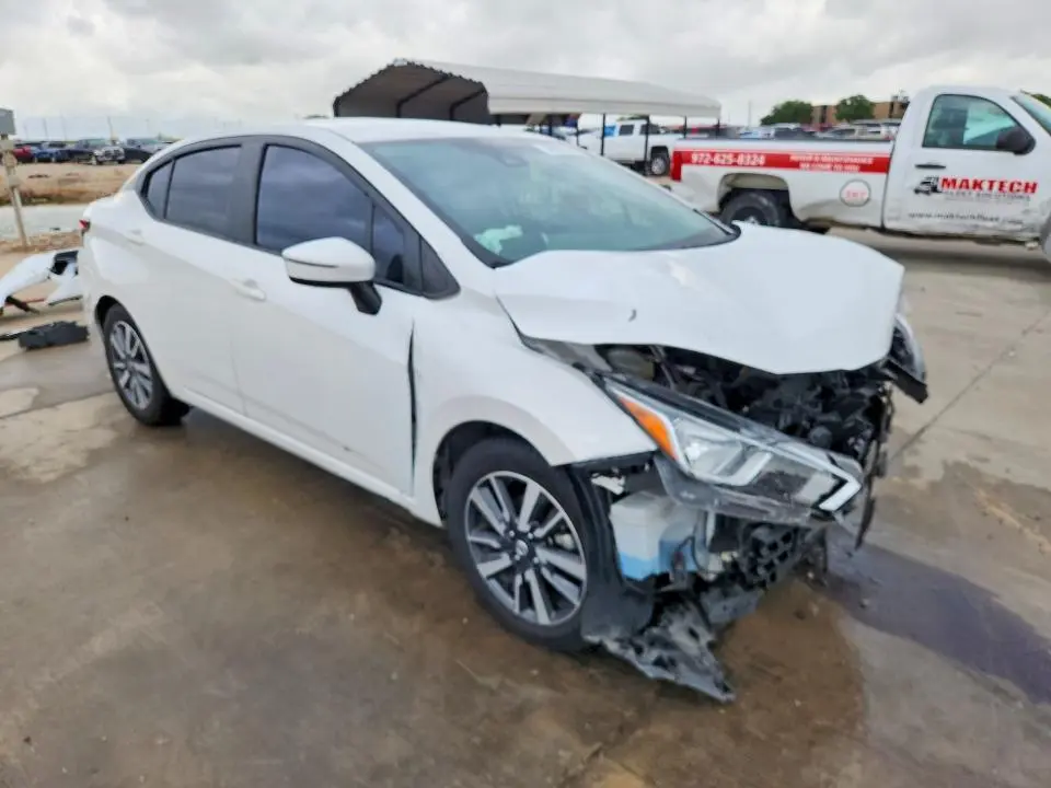 2021 NISSAN VERSA SV  