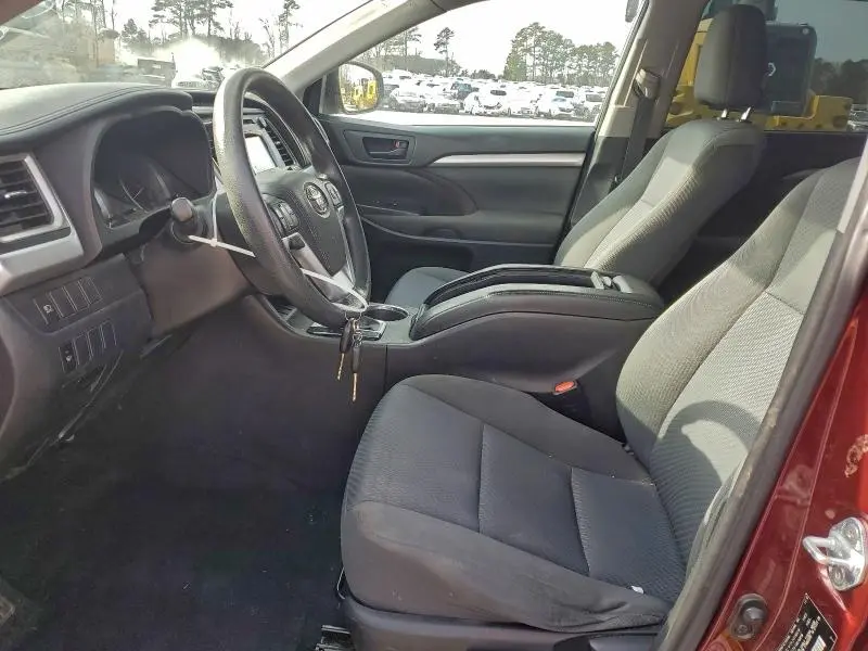 2017 TOYOTA HIGHLANDER LE  