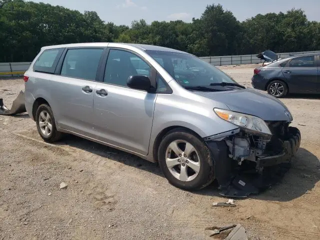 2017 TOYOTA SIENNA   