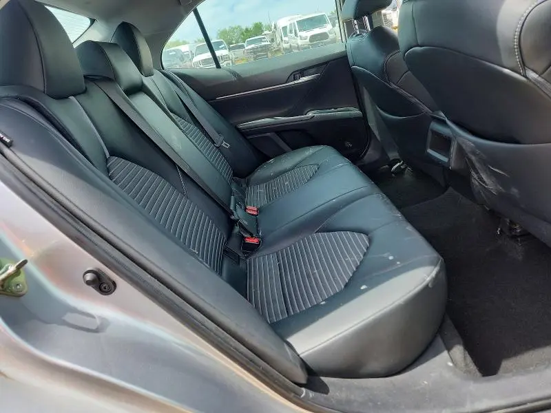 2019 TOYOTA CAMRY SE  