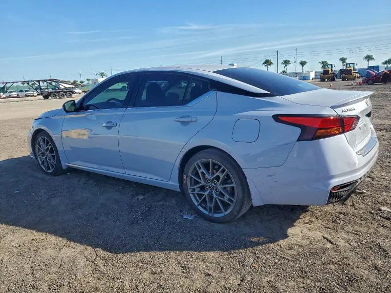 2023 NISSAN ALTIMA SR  