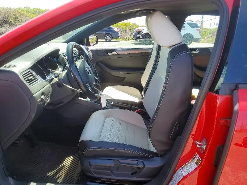 2016 VOLKSWAGEN JETTA SPORT  