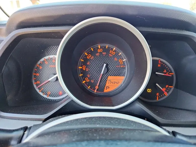 2010 TOYOTA 4RUNNER SR5  