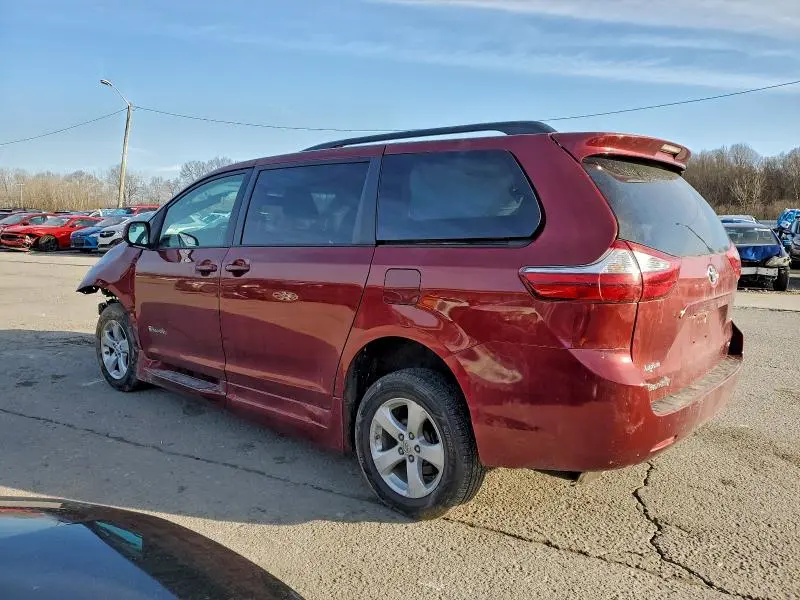 2017 TOYOTA SIENNA LE  