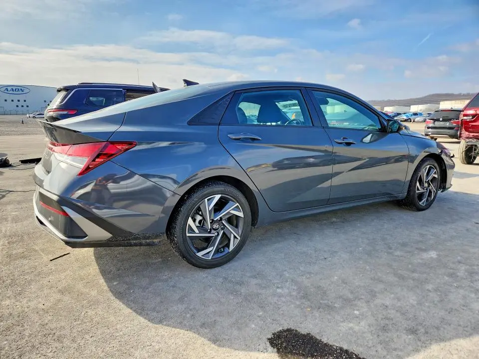 2025 HYUNDAI ELANTRA SEL SPORT  