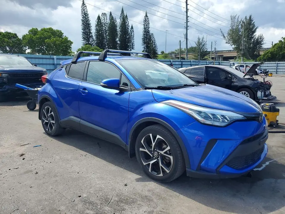 2022 TOYOTA C-HR XLE  