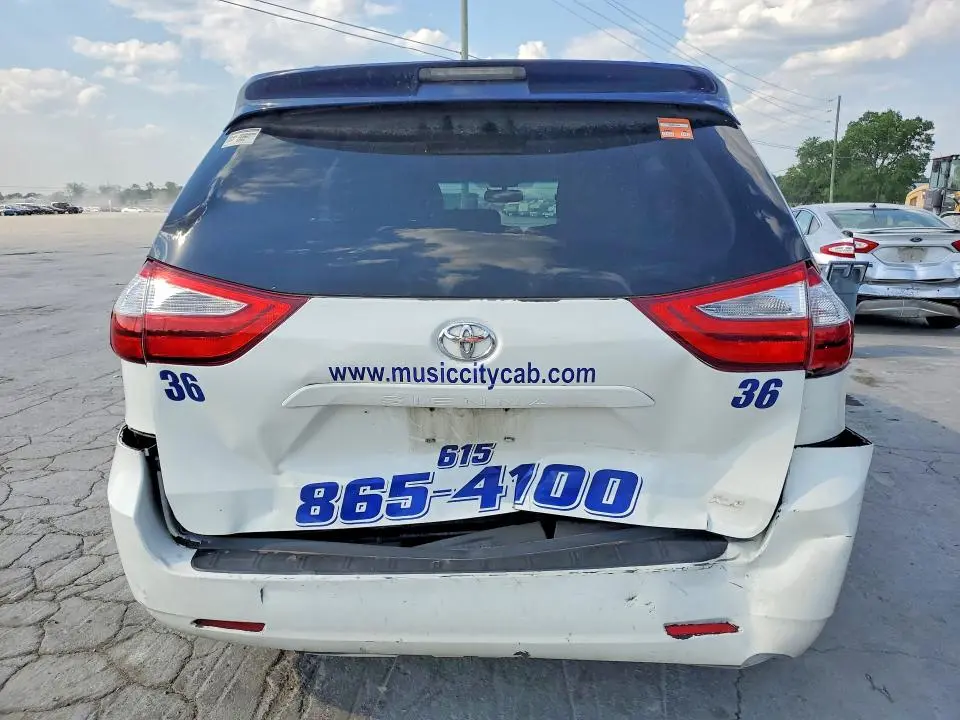 2015 TOYOTA SIENNA XLE 8-PASSENGER  