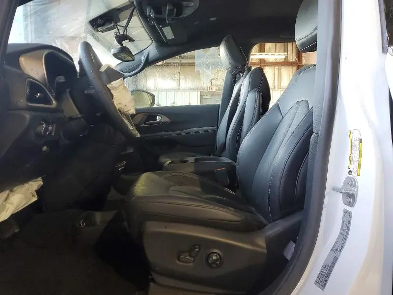 2025 CHRYSLER VOYAGER LX  