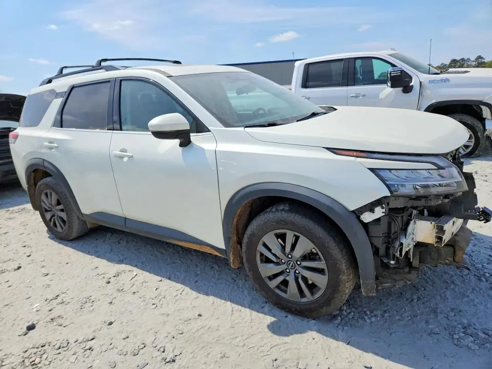 2022 NISSAN PATHFINDER SV  