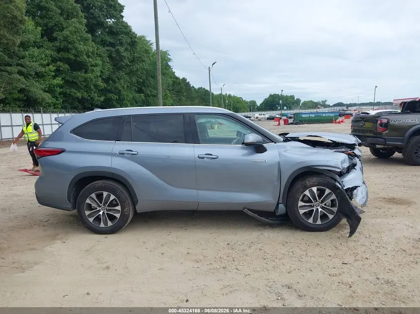 2021 TOYOTA HIGHLANDER HYBRID XLE