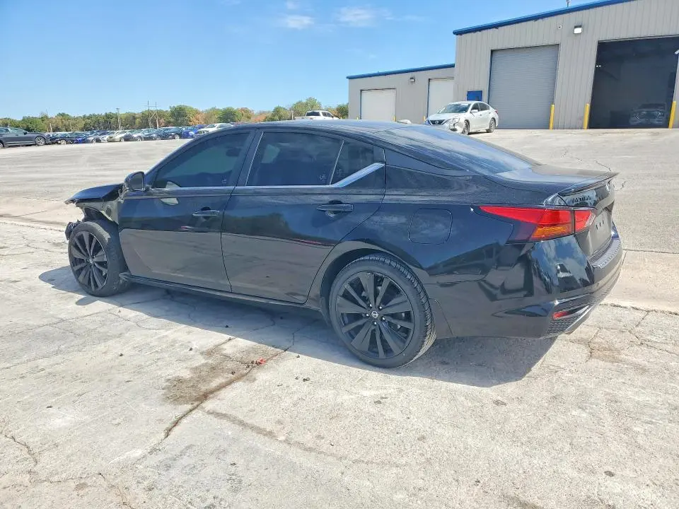 2022 NISSAN ALTIMA SR  