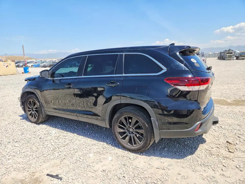 2019 TOYOTA HIGHLANDER SE  