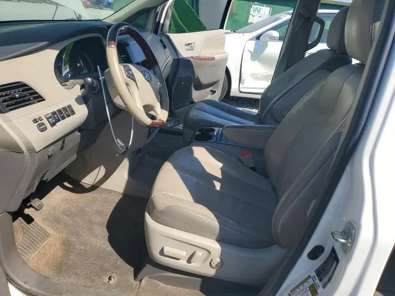 2013 TOYOTA SIENNA LIMITED 7-PASSENGER  