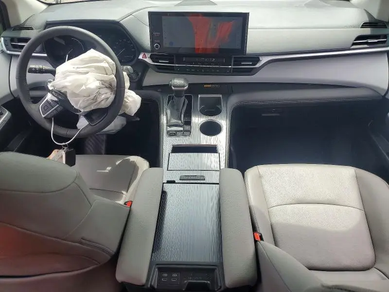 2025 TOYOTA SIENNA XLE 8-PASSENGER  