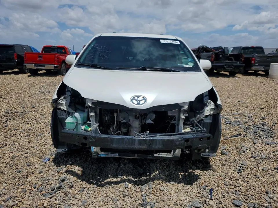 2016 TOYOTA SIENNA XLE 8-PASSENGER  