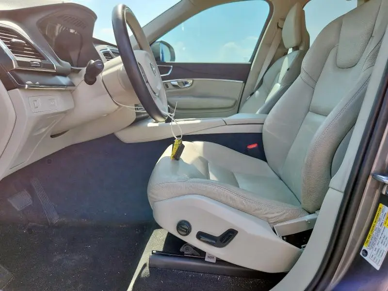 2020 VOLVO XC90 T5 MOMENTUM  