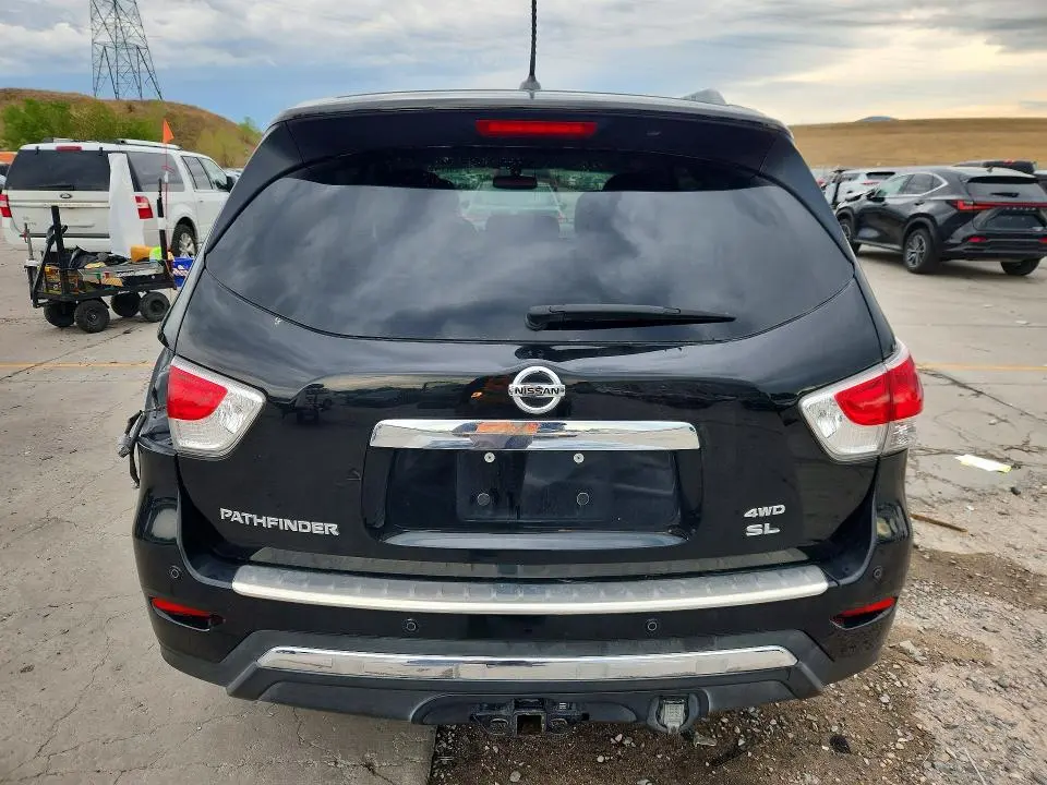 2016 NISSAN PATHFINDER SL  