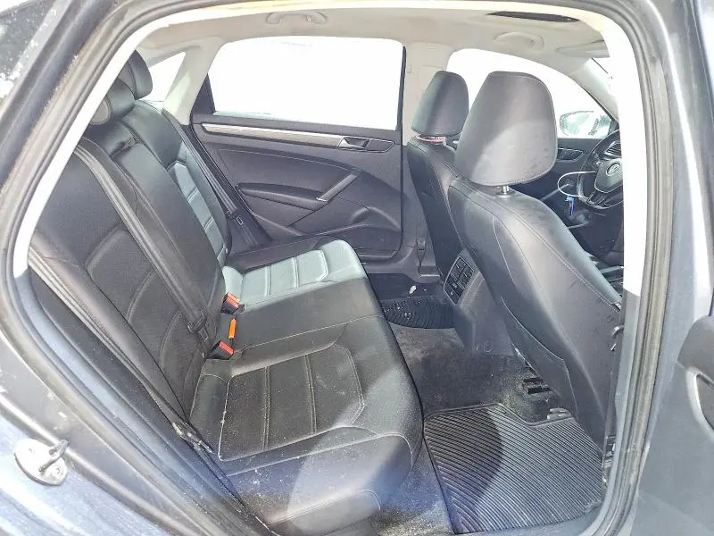 2018 VOLKSWAGEN PASSAT SE  