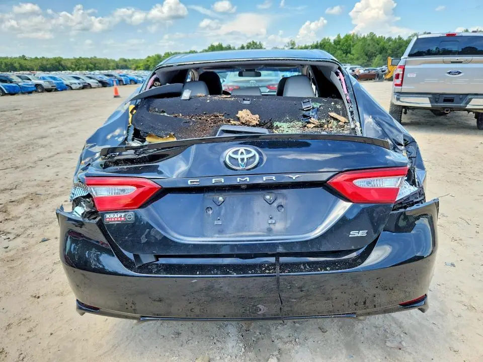 2018 TOYOTA CAMRY SE  