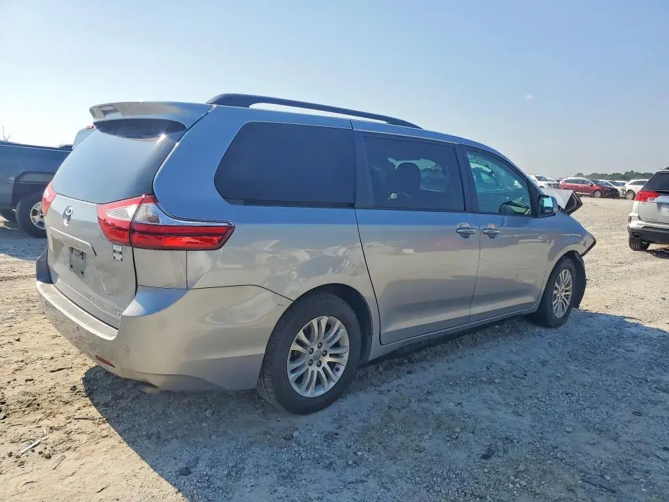 2017 TOYOTA SIENNA XLE PREMIUM 8-PASSENGER  