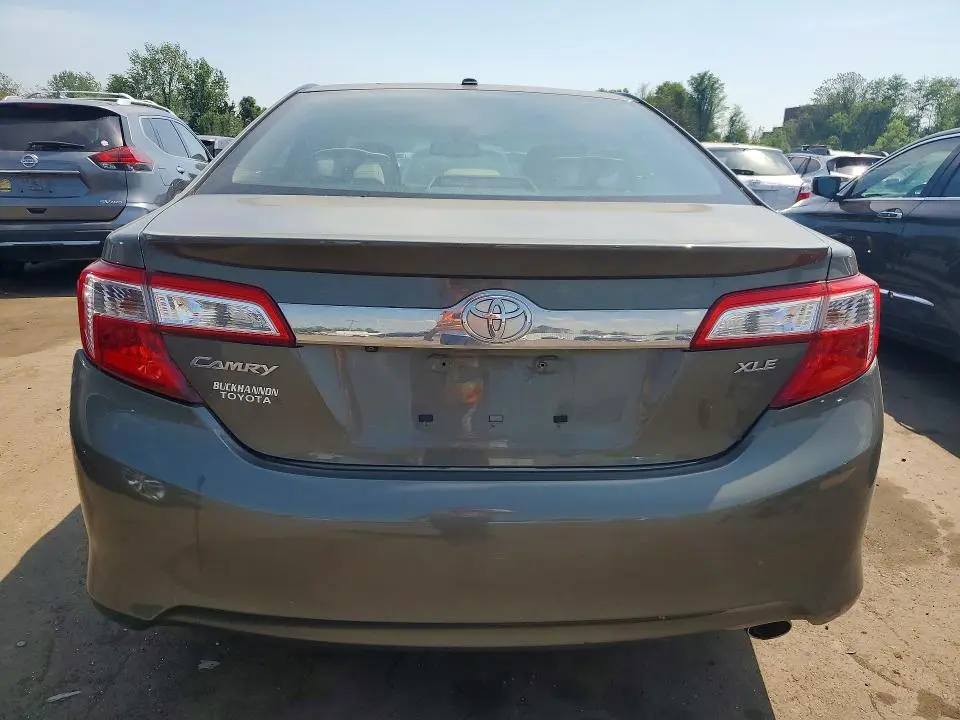 2014 TOYOTA CAMRY XLE  