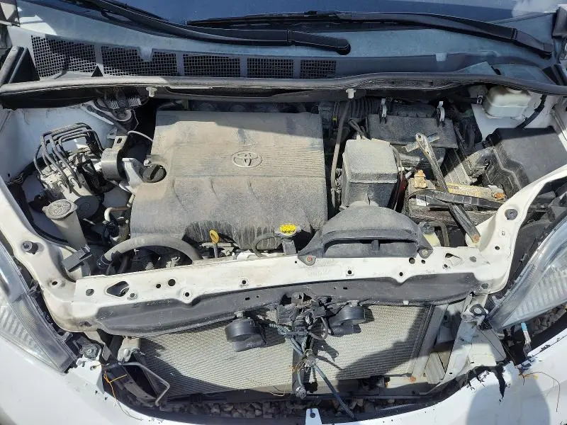 2014 TOYOTA SIENNA XLE 8-PASSENGER  