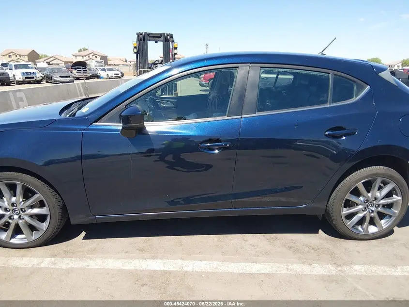 2018 MAZDA MAZDA3 TOURING