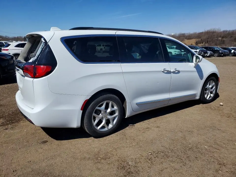 2017 CHRYSLER PACIFICA TOURING L  