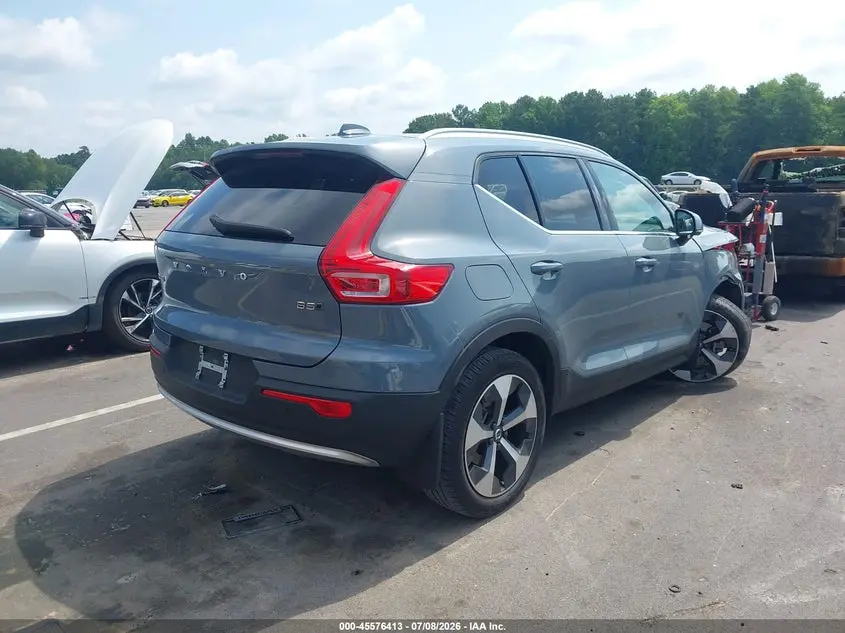 2023 VOLVO XC40 B5 PLUS BRIGHT THEME