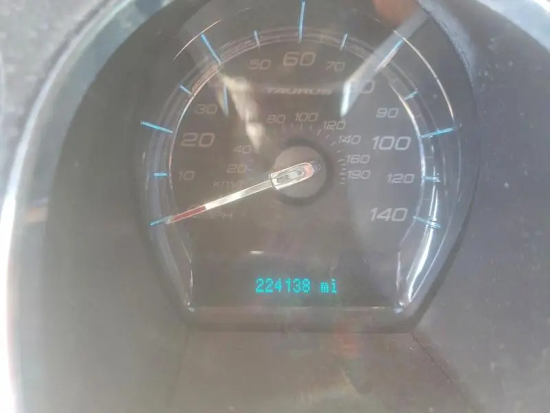2010 FORD TAURUS LIMITED  
