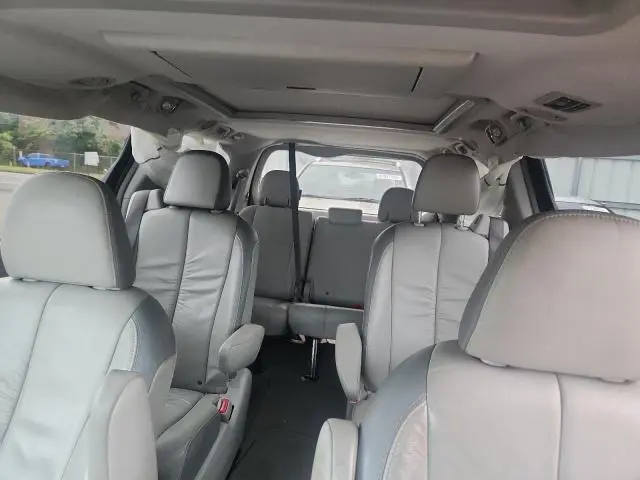 2011 TOYOTA SIENNA XLE  