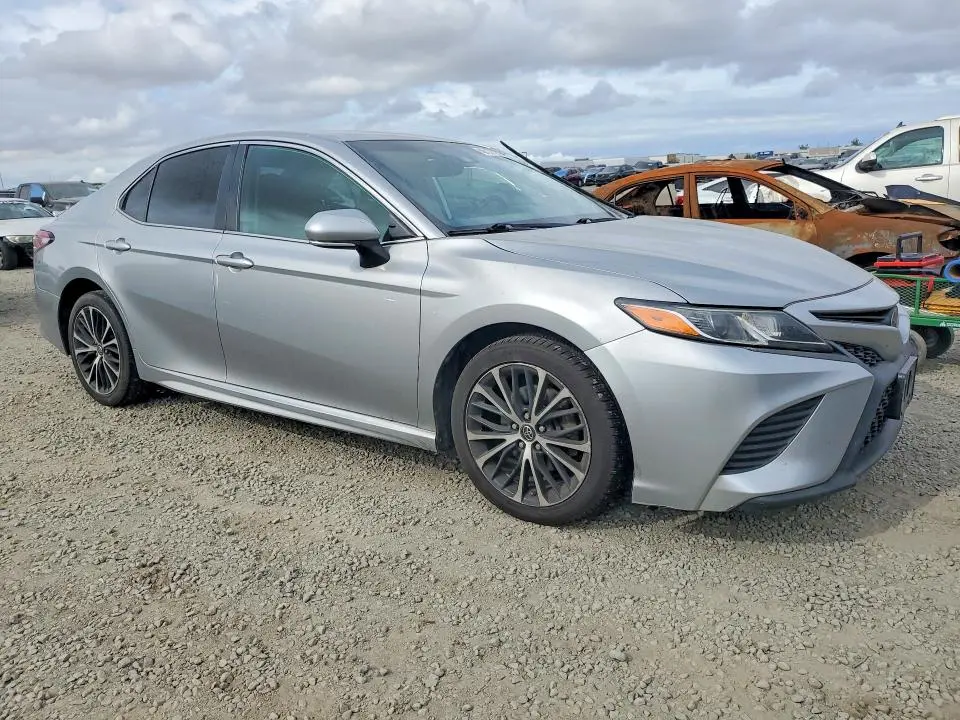 2019 TOYOTA CAMRY SE  