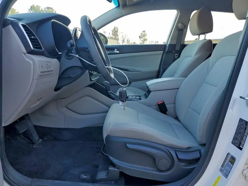 2021 HYUNDAI TUCSON SE  